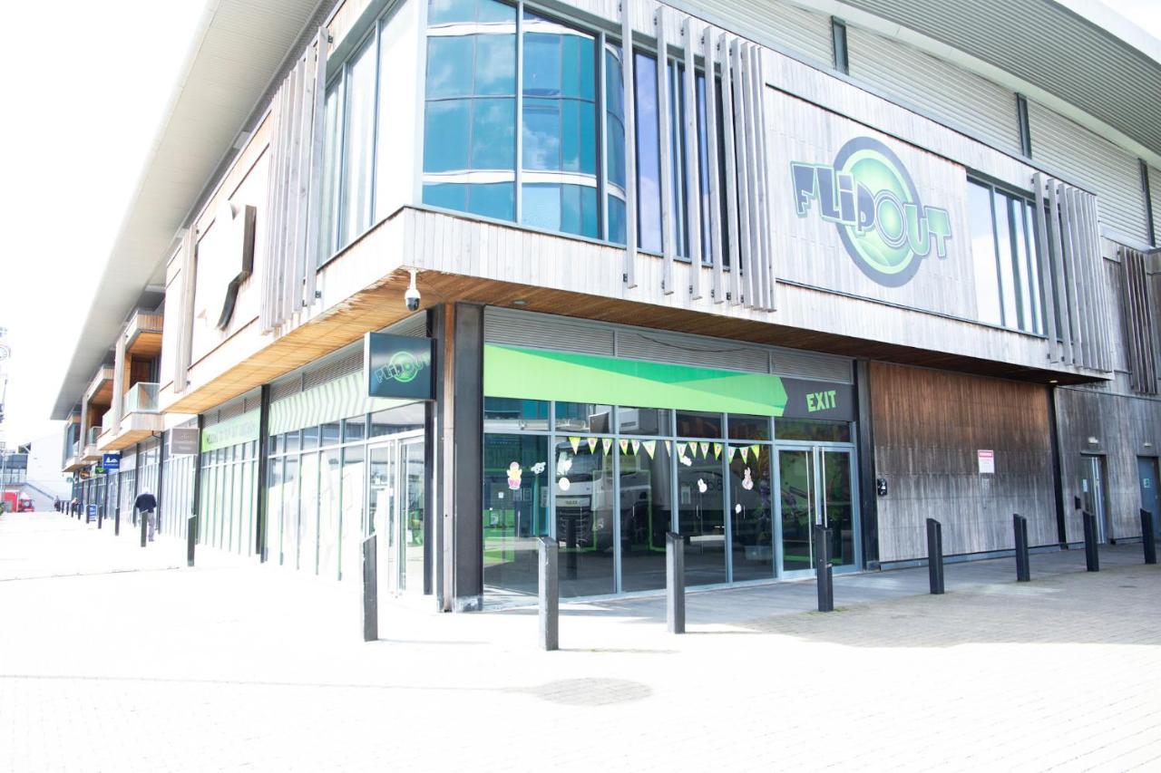 A Luxury 2 Bedroom Apartment With 2 Free Parking Chatham  Exterior foto