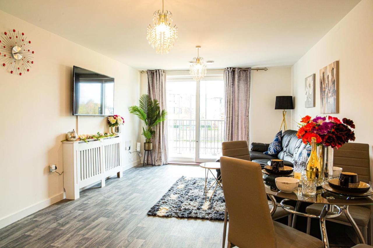 A Luxury 2 Bedroom Apartment With 2 Free Parking Chatham  Exterior foto
