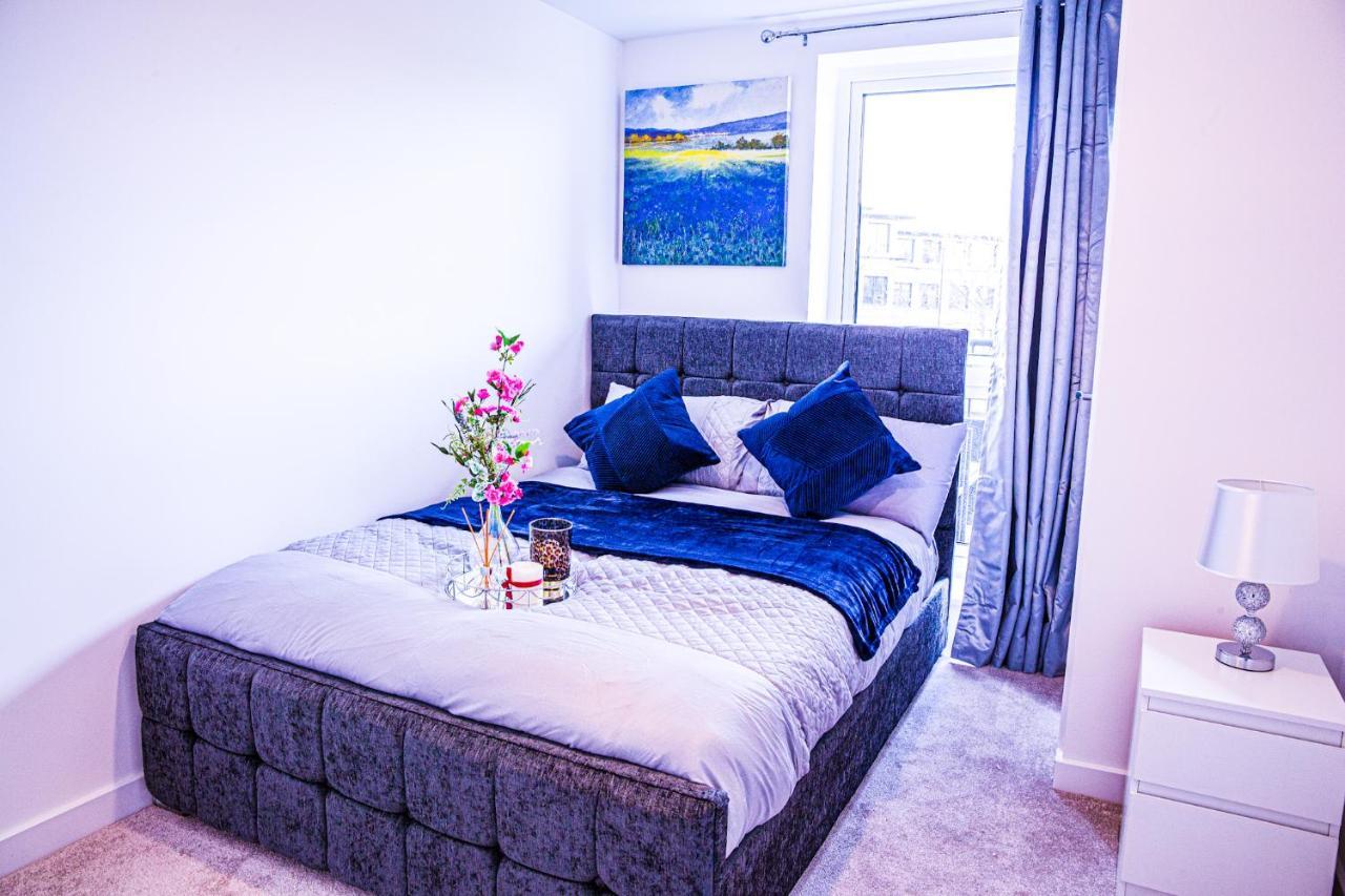 A Luxury 2 Bedroom Apartment With 2 Free Parking Chatham  Exterior foto